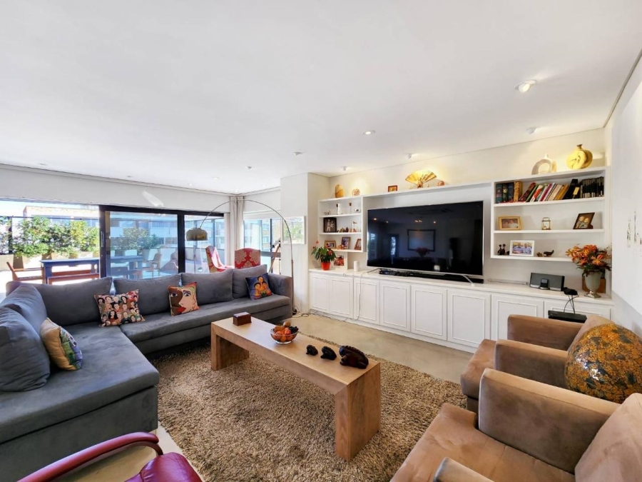 To Let 4 Bedroom Property for Rent in Sea Point Western Cape